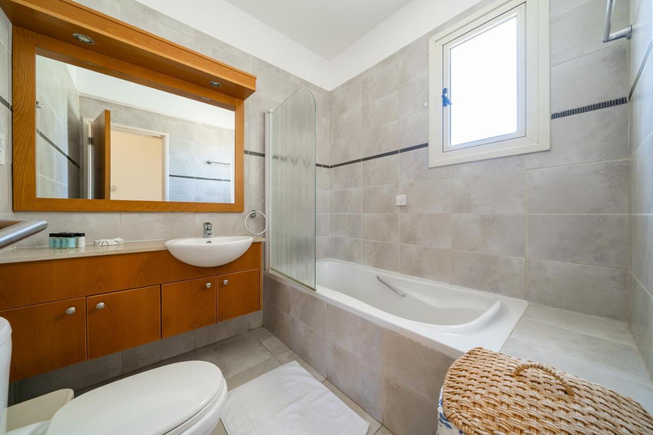 פרוטאראס Atlantica 4 Bedroom Villa Near The Beach מראה חיצוני תמונה