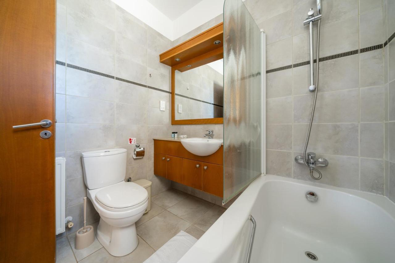 פרוטאראס Atlantica 4 Bedroom Villa Near The Beach מראה חיצוני תמונה