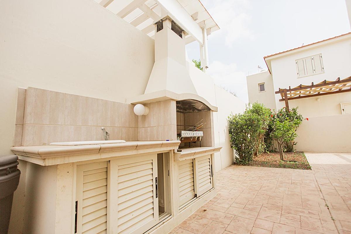 פרוטאראס Atlantica 4 Bedroom Villa Near The Beach מראה חיצוני תמונה